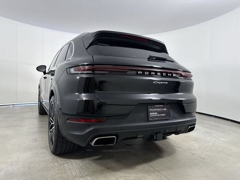 Certified 2025 Porsche Cayenne AWD/4WD image 20