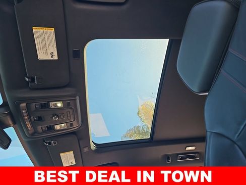 Used 2021 Chevrolet Suburban RST AWD/4WD image 31