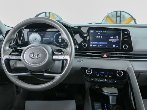 Used 2021 Hyundai Elantra SEL w/ Convenience Package FWD image 17