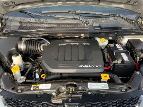 Used 2017 Dodge Grand Caravan SE FWD image 23