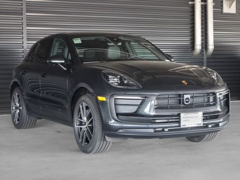 Used 2026 Porsche Macan AWD/4WD image 7