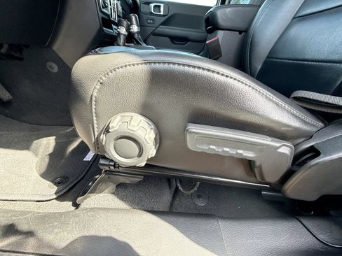 Used 2021 Jeep Wrangler Unlimited Sahara AWD/4WD image 14