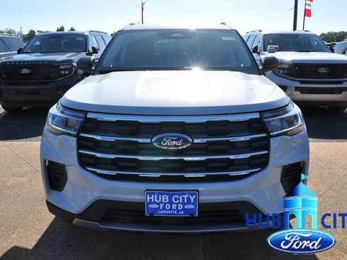 New 2026 Ford Explorer Active RWD image 8
