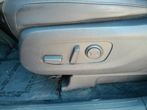 Used 2024 Kia Carnival LX FWD image 13