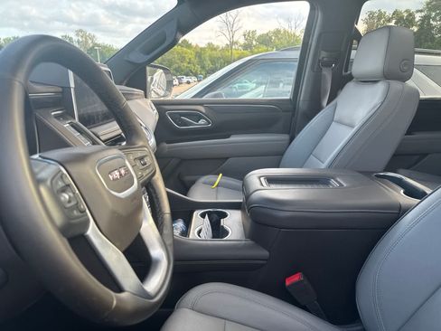 Used 2024 GMC Yukon SLT w/ SLT Premium Package AWD/4WD image 32