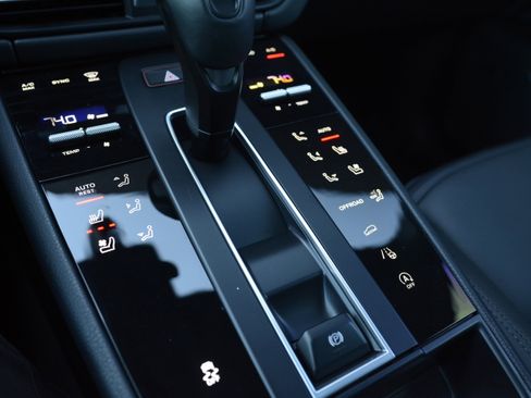 Certified 2026 Porsche Macan image 23