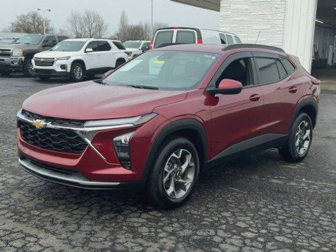 Certified 2025 Chevrolet Trax LT w/ Driver Confidence Package image 4