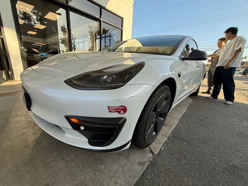 Used 2023 Tesla Model 3 Standard Range image 1