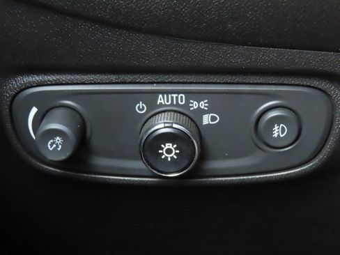 Used 2023 Chevrolet Equinox Premier image 21