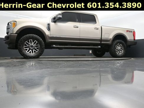 Used 2017 Ford F250 King Ranch w/ FX4 Off-Road Package image 39