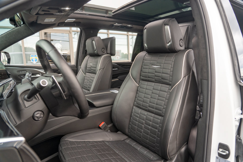 Used 2024 Cadillac Escalade ESV V w/ LPO, ONYX Package AWD/4WD image 15