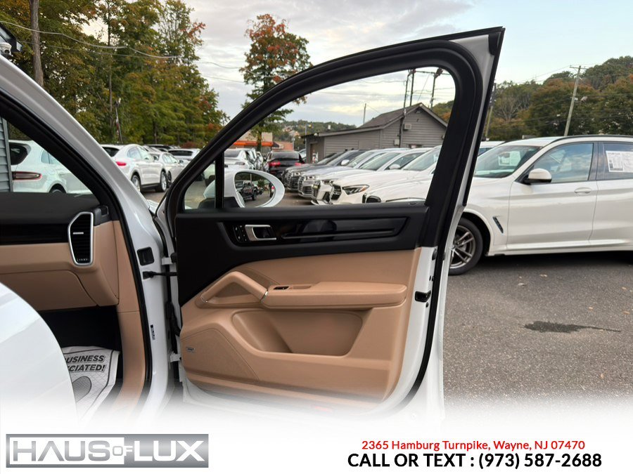 Used 2023 Porsche Cayenne w/ Assistance Package AWD/4WD image 32