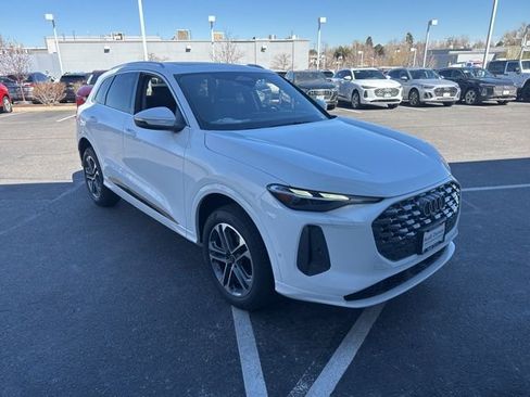 Used 2025 Audi Q5 2.0T Premium w/ Convenience Package image 2