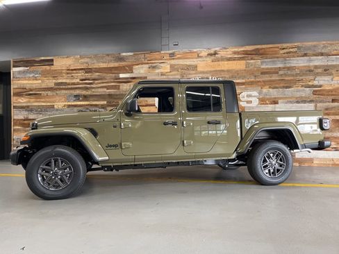 New 2026 Jeep Gladiator Sport image 20