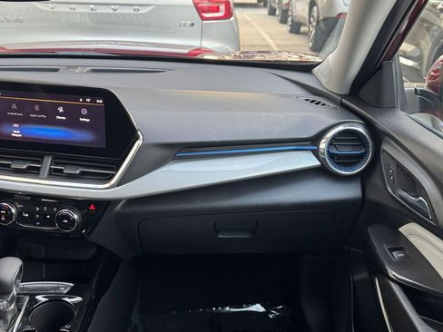Used 2025 Chevrolet Trax LT image 33