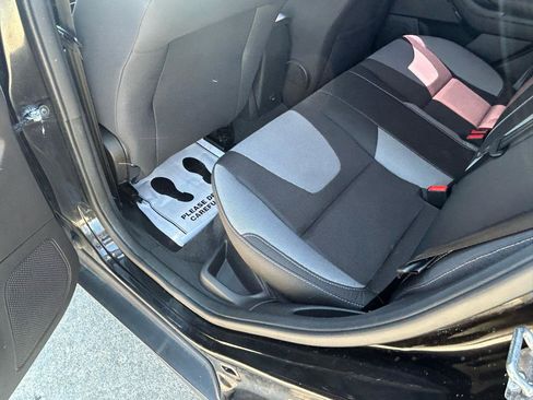 Used 2012 Ford Focus SE FWD image 9