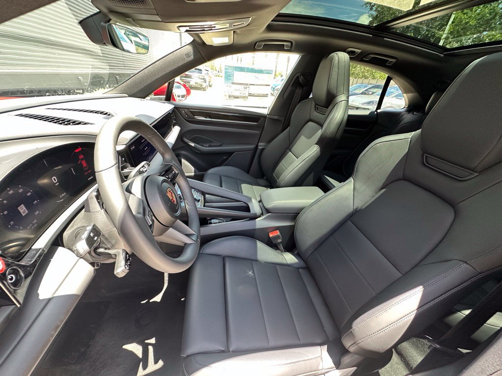 Used 2026 Porsche Macan 4S Electric AWD/4WD image 5