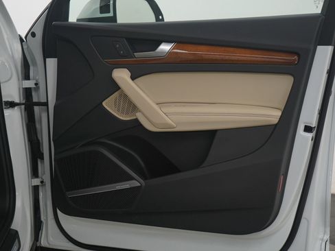 Used 2023 Audi Q5 e Prestige w/ Prestige Package image 11