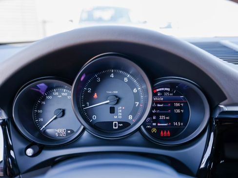 Certified 2025 Porsche Macan image 15