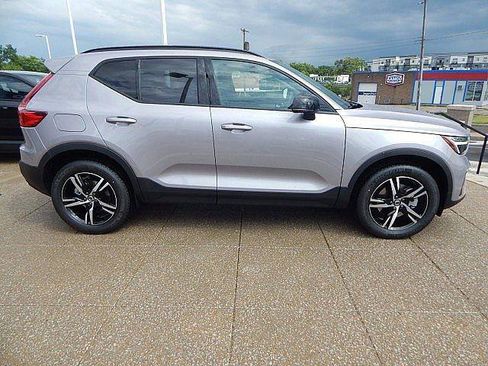 New 2026 Volvo XC40 B5 Core w/ Climate Package AWD/4WD image 6