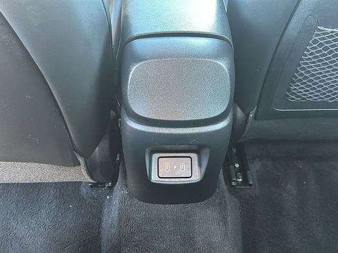 Used 2025 Hyundai Elantra Limited image 31