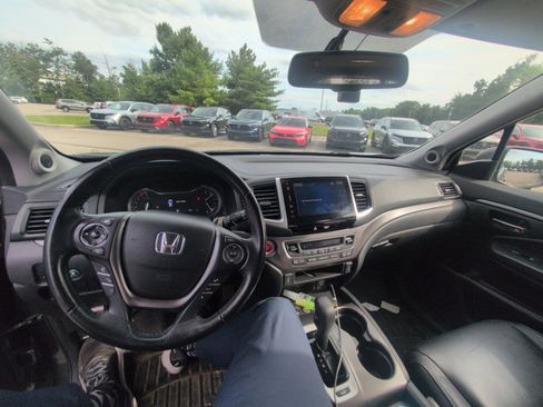 Used 2017 Honda Pilot EX-L image 2