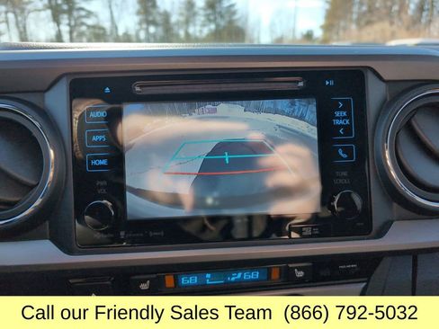 Used 2018 Toyota Tacoma TRD Off-Road w/ Technology Package image 21
