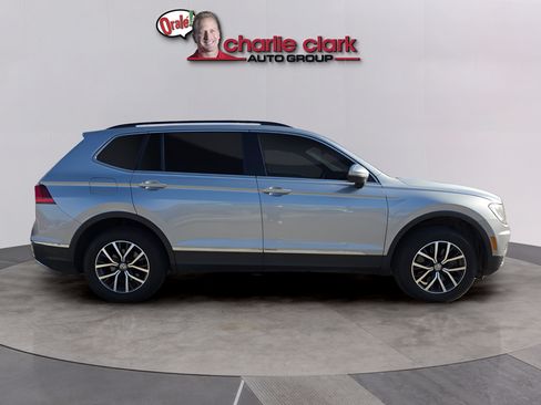 Used 2020 Volkswagen Tiguan SE w/ Panoramic Sunroof Package FWD image 7