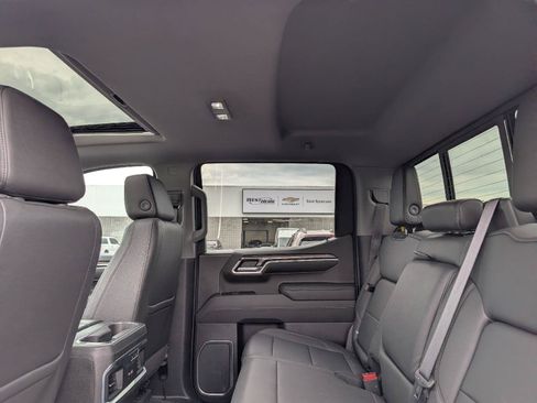 Used 2022 Chevrolet Silverado 1500 LTZ w/ LTZ Premium Package AWD/4WD image 9