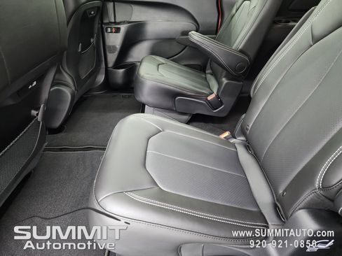 New 2026 Chrysler Pacifica Select AWD/4WD image 39