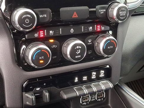 Used 2022 RAM 1500 Laramie AWD/4WD image 12
