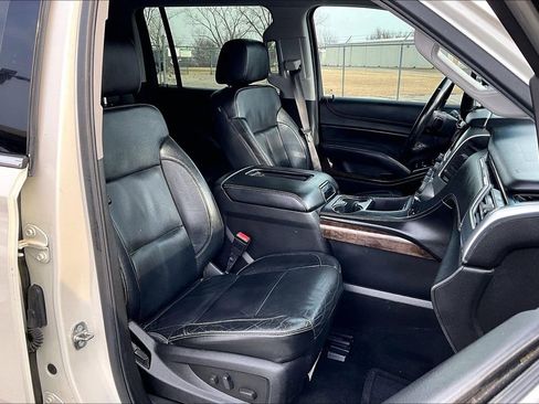 Used 2015 Chevrolet Suburban LT image 10