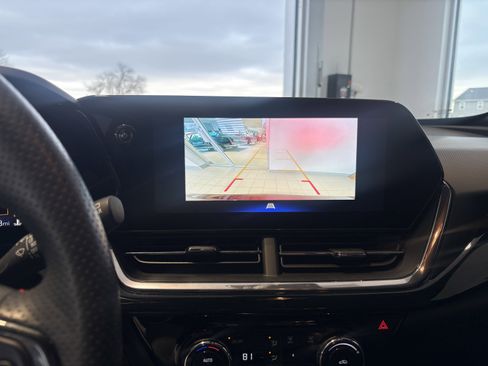 Used 2025 Chevrolet Trax RS w/ Sunroof Package image 13