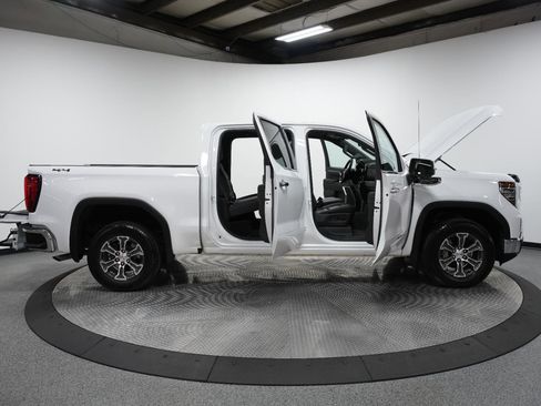 Used 2025 GMC Sierra 1500 SLT image 10