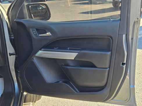 Used 2021 Chevrolet Colorado LT w/ LT Convenience Package image 4