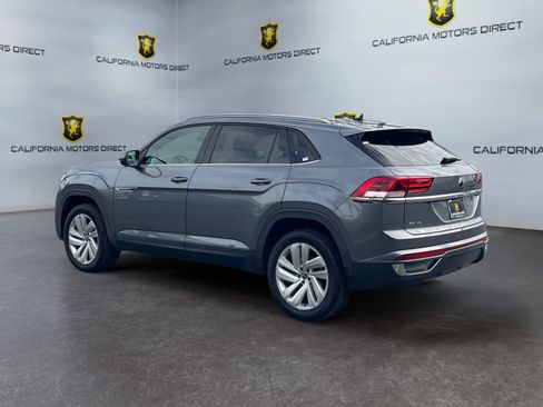 Used 2021 Volkswagen Atlas Cross Sport SE w/ Panoramic Sunroof Package image 3