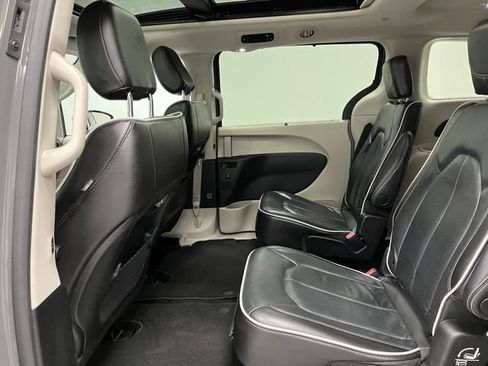 Used 2023 Chrysler Pacifica Limited FWD image 42