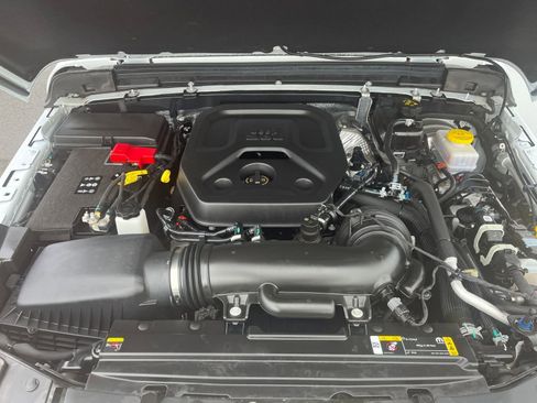 Used 2025 Jeep Wrangler Sport S image 31