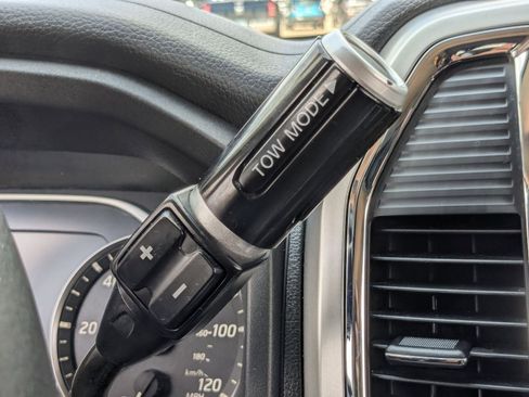 Used 2021 Nissan Titan SV w/ SV Convenience Package image 25