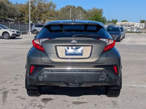 Used 2021 Toyota C-HR XLE image 6