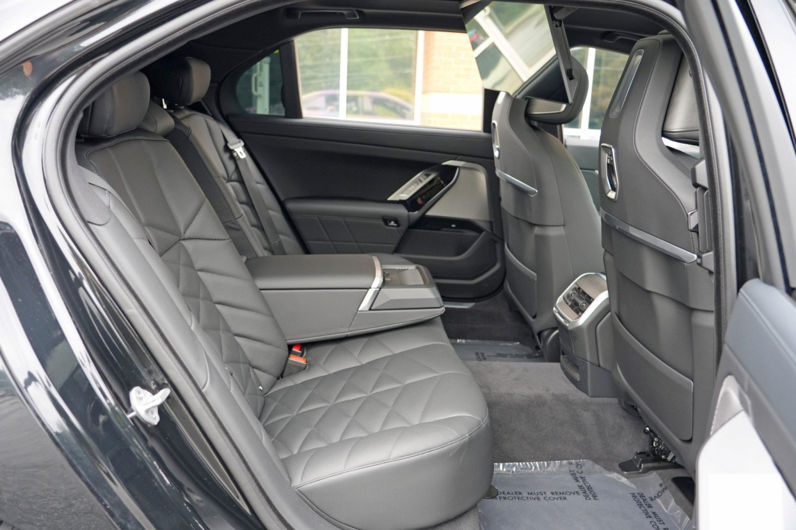 Used 2025 BMW 740i w/ Premium Package RWD image 59