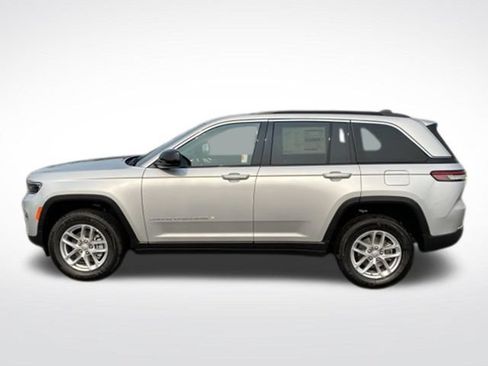 Used 2026 Jeep Grand Cherokee Laredo X AWD/4WD image 2