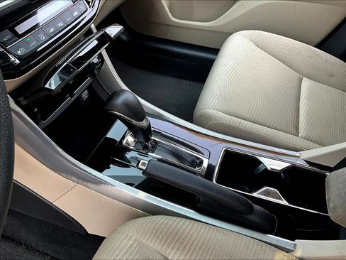 Used 2017 Honda Accord LX image 17