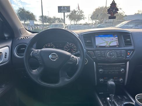 Used 2020 Nissan Pathfinder SL image 15