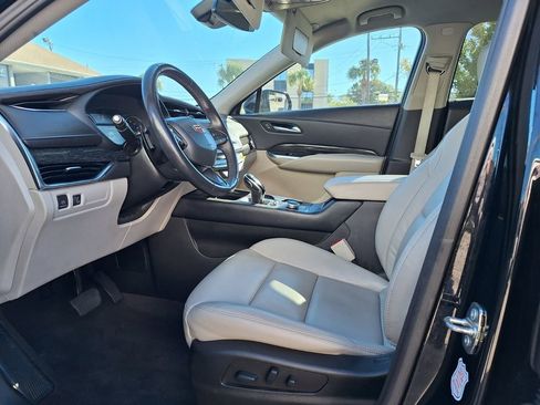Used 2023 Cadillac XT4 Premium Luxury image 11