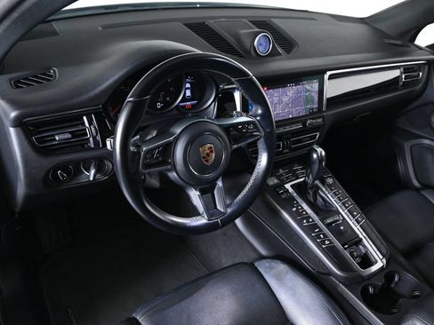 Certified 2021 Porsche Macan AWD/4WD image 4