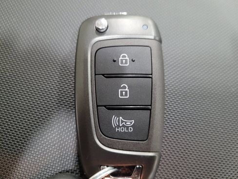 Used 2022 Hyundai Venue SEL FWD image 32