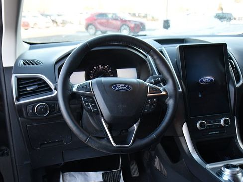 Used 2024 Ford Edge SEL w/ Convenience Package image 12