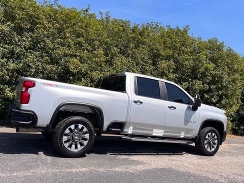 Used 2022 Chevrolet Silverado 2500 Custom w/ Custom Value Package AWD/4WD image 8