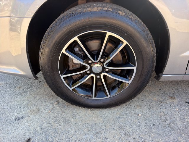 Used 2018 Dodge Grand Caravan SXT w/ Driver Convenience Group FWD image 31